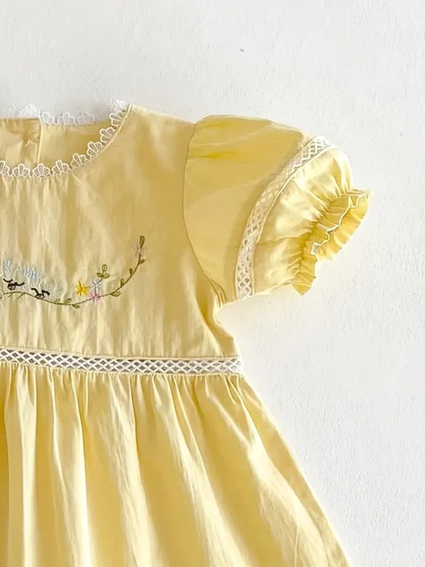 vestido amarillo bordado floral