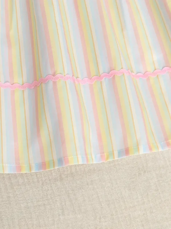 vestido de listas y bordado