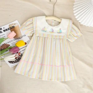 vestido de listas y bordado